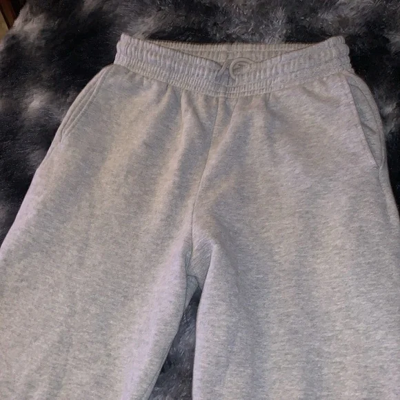 Womens xs uniqlo sweatpants - Picture 2 of 7